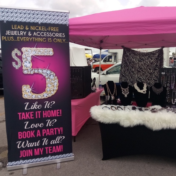 Meet your Posher, Andrea - Picture 2 of 2